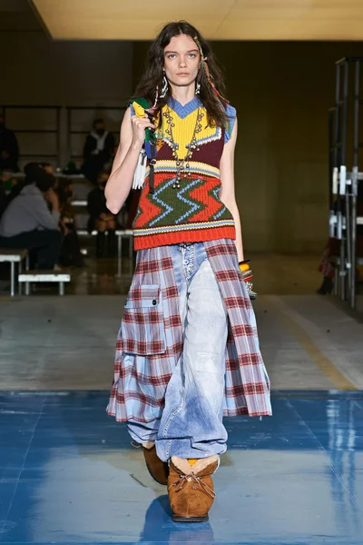 Look 28